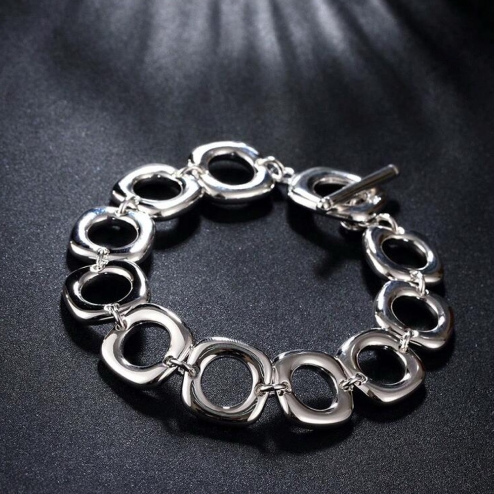Elegant Silver Plated Link Toggle Bracelet - Picture 3 of 5